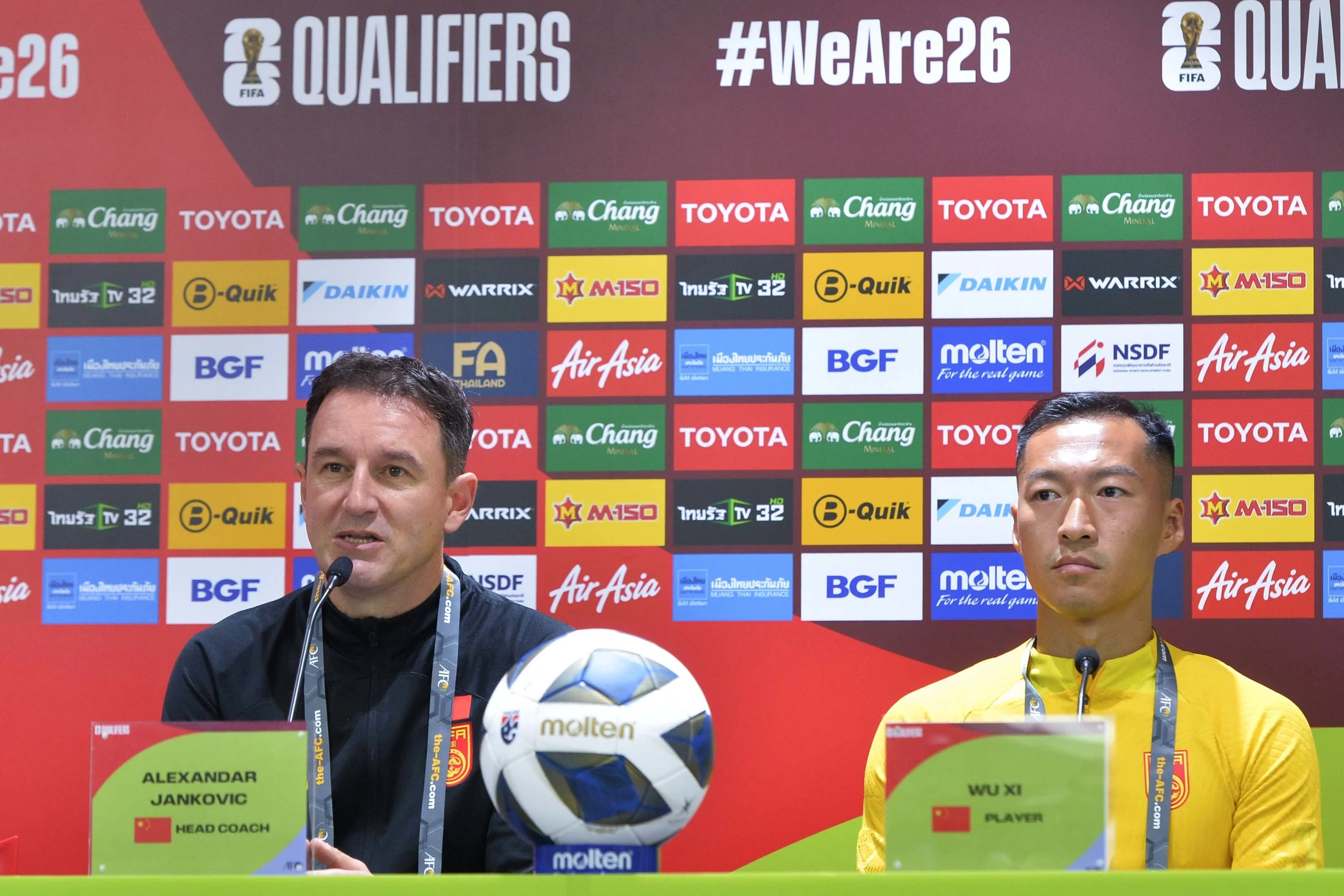 体育明星在新闻发布会上发言